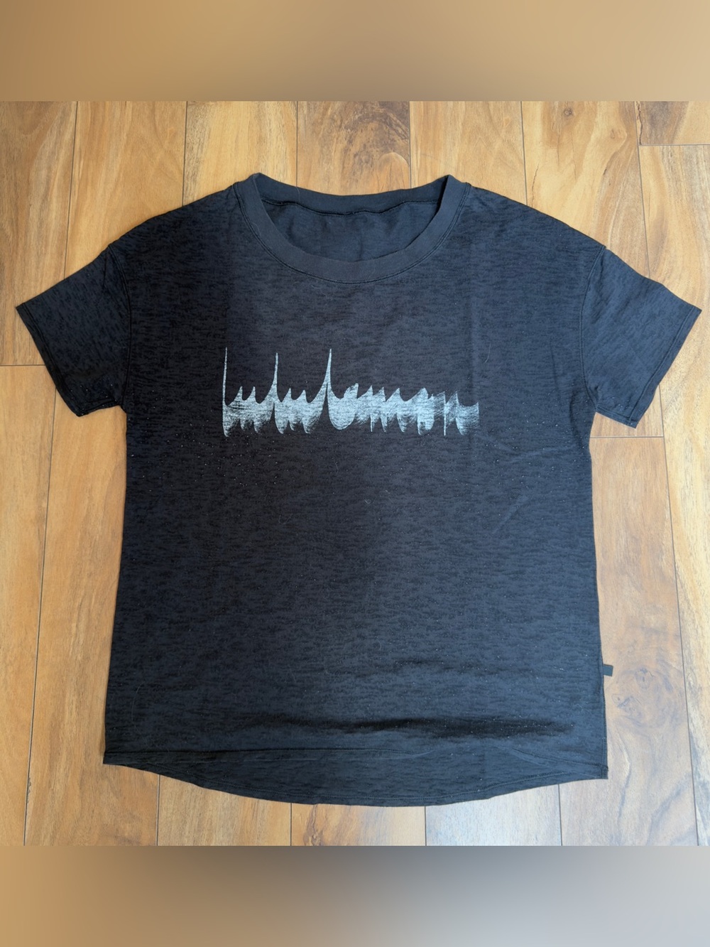 Lululemon Graphic Tee Black Soundwave Brushstroke Logo Shirt Womens Athleisure